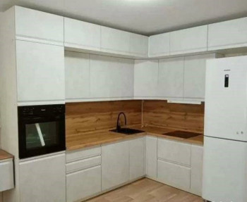Модульная кухня Бруклин 2.4 x 2 м (Бетон белый) в Кошурниково - koshurnikovo.mebel54.com | фото